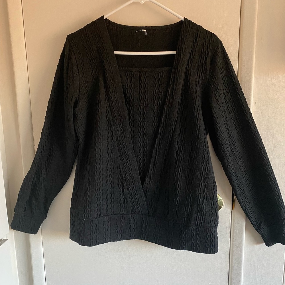 Long sleeve top.